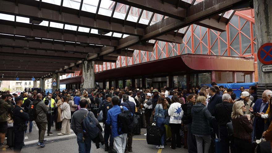 Persisten las colas en Atocha a pesar de la reanudación del tráfico ferroviario