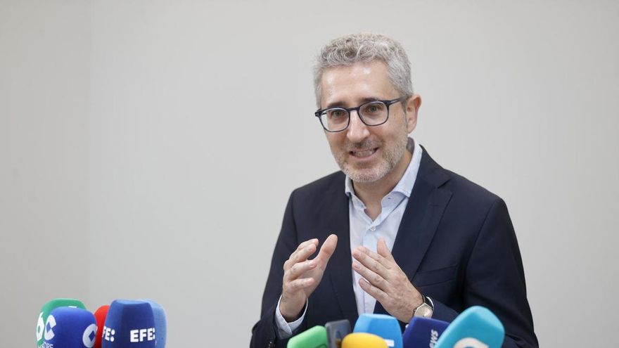 Imagen de archivo del ministro de Hacienda, Arcadi España, durante la presentación del Anuario 2026 del Foro Económico de Galicia, en la sede de Afunción de A Coruña.