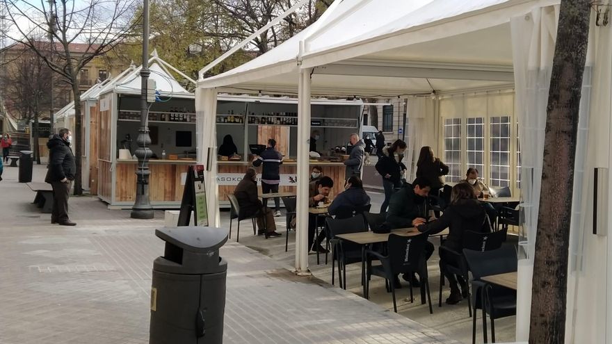Imagen de una terraza en Pamplona en el día en que se reabre la hostelería.