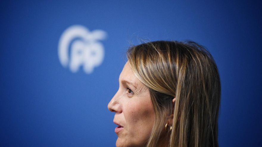 La vicesecretaria de Coordinación Sectorial del PP, Alma Ezcurra, ofrece una rueda de prensa en la sede nacional del Partido Popular, a 22 de septiembre de 2025, en Madrid (España).