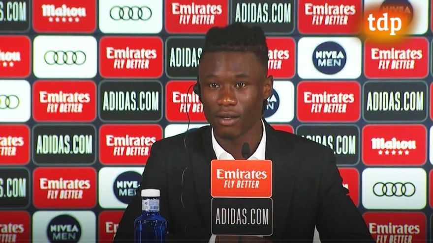 RTVE abre expediente informativo por un micro abierto en 'Estudio Estadio': "Es más negro que el traje"