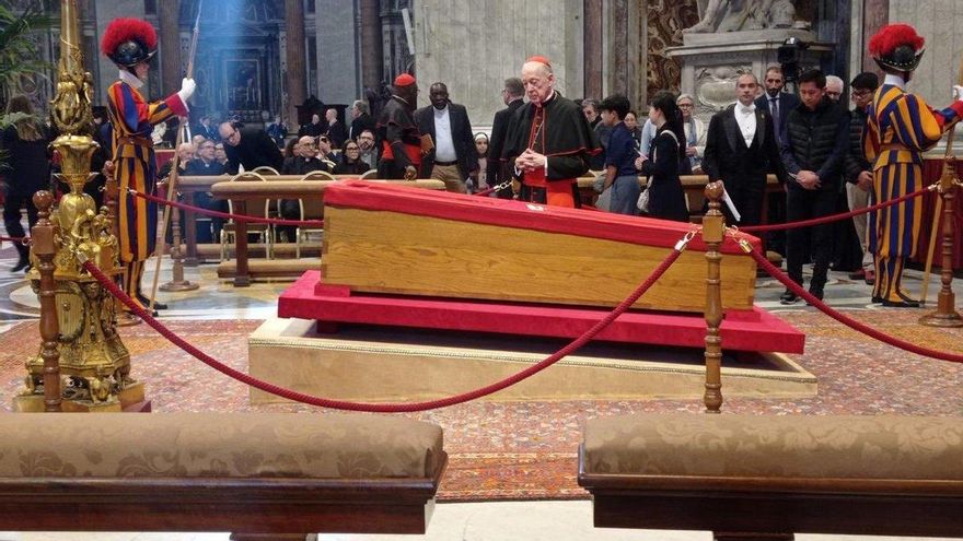 Cipriani, el cardenal del Opus Dei acusado de abusos sexuales, pasea por Roma su desafío al papa Francisco antes del cónclave