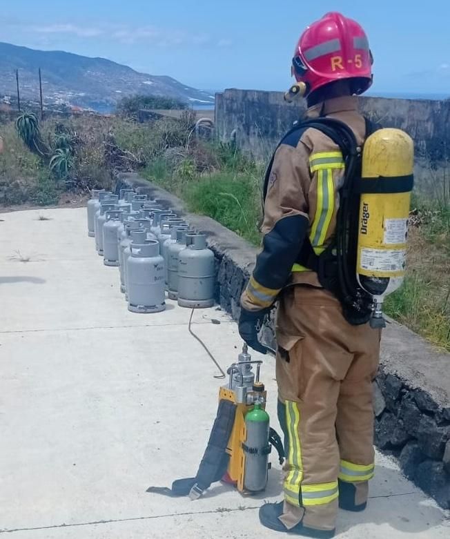 Las bombonas fueron retiradas de la vía.