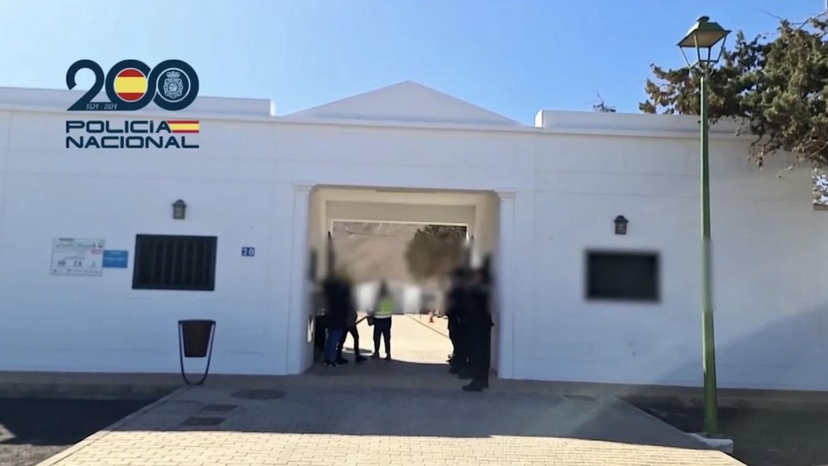 Momento de la detención del sepulturero de Tinajo.