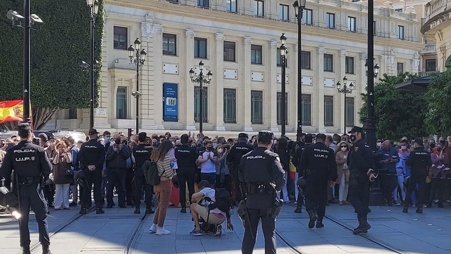 La Policía Nacional ha restringido la asistencia al acto de Abascal a los periodistas, ya que la convocatoria era una "rueda de prensa"