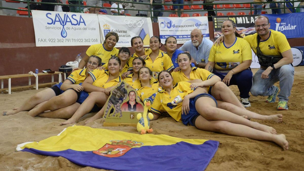 Gran Canaria conquista la lucha canaria de los regionales en Edad Escolar