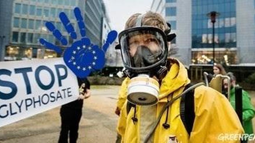¿Alargar la vida del glifosato? El herbicida más utilizado y polémico parte en dos a la Unión Europea