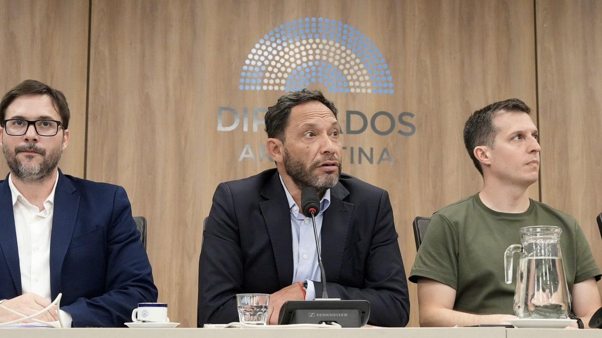 Maximiliano Ferraro, ex presidente de la comisión $LIBRA, junto a Juan Marino y Oscar Agost Carreño