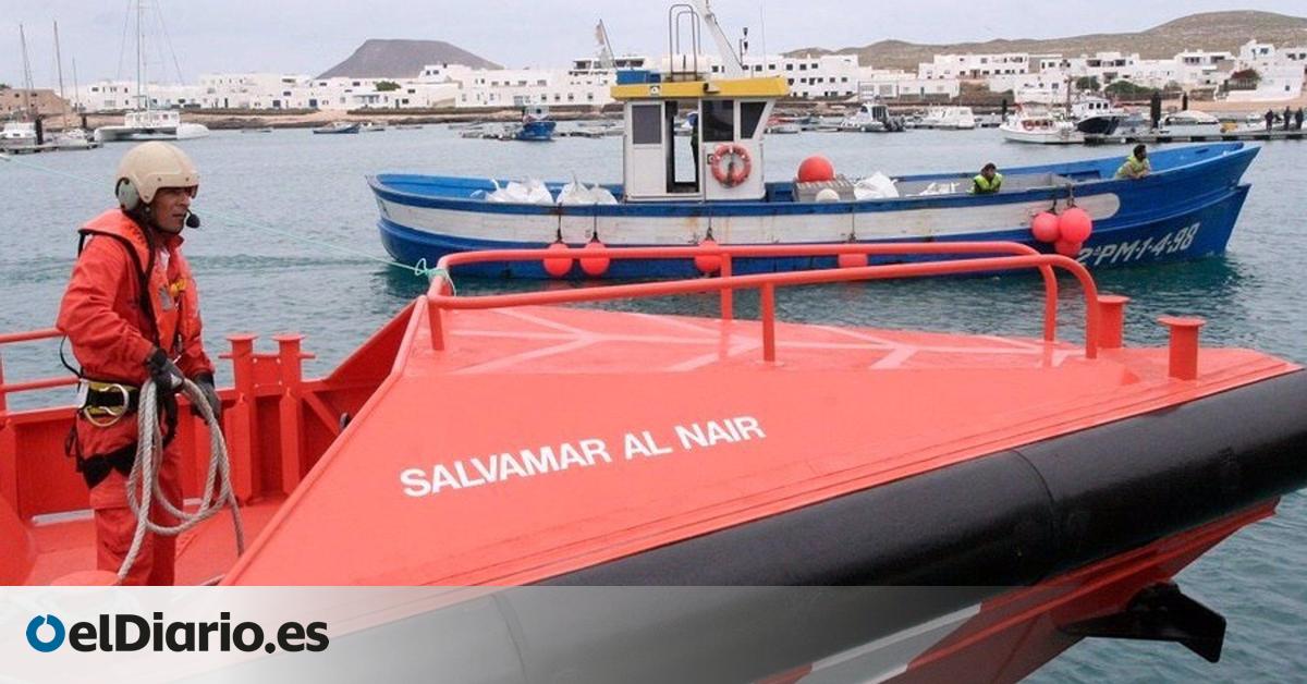 Rescatadas 22 personas de origen subsahariano de una zodiac que quedó a la deriva al este de Lanzarote