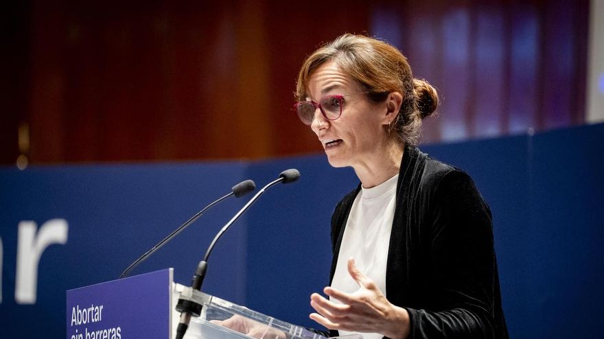 La ministra de Sanidad, Mónica García, interviene durante un acto