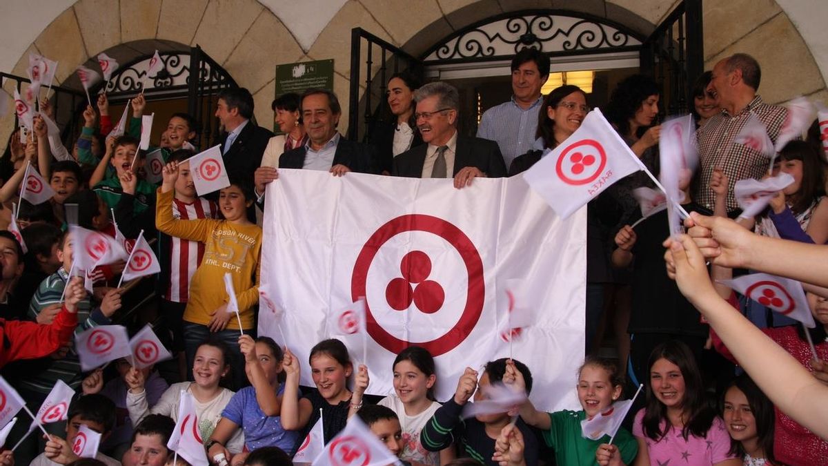 Gernika-Lumo recibe la Bandera de la Paz Cultural de Nicolas K. Roerich