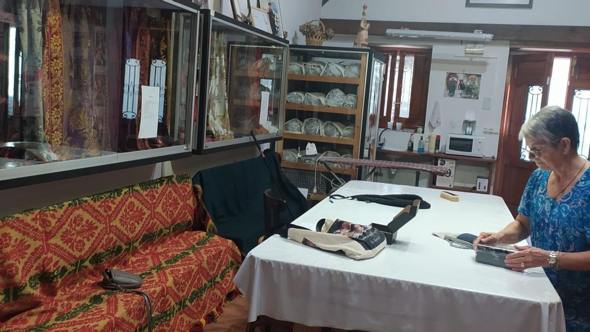 Ocho mujeres velan por el traje de Ansó, uno de los más antiguos de Europa: "En unos años, ¿quién hará lo que hacemos?"