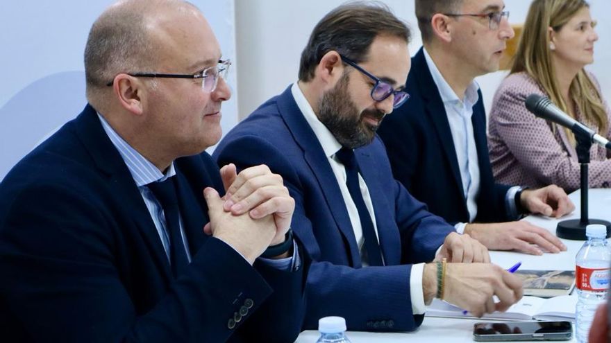 Tellado sostiene que Page es el “primer sanchista de España” pese a sus críticas constantes a la amnistía