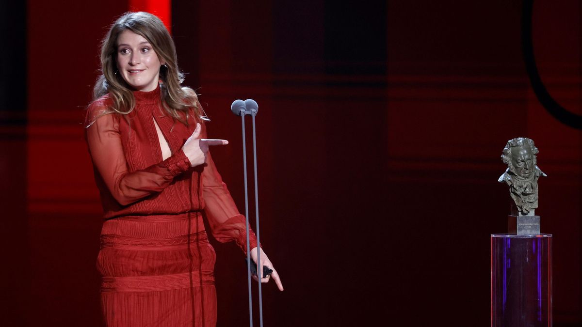 La directora Clara Roquet con el Goya