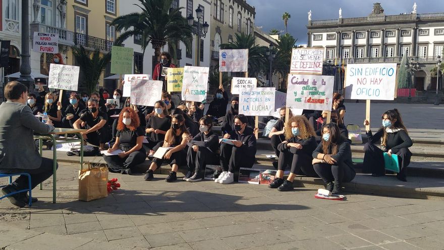 Protesta del alumnado por las malas condiciones de su centro de estudios.