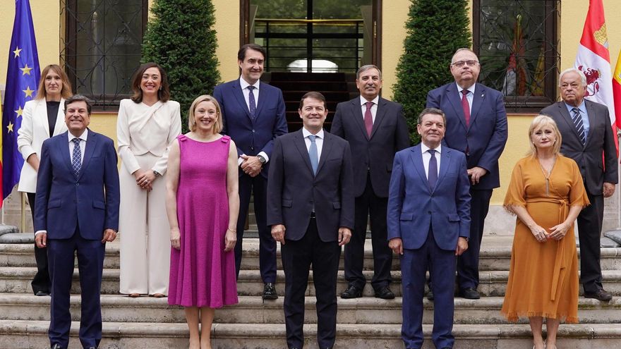 Mañueco pide al nuevo gobierno de Castilla y León en solitario del PP "trabajo en equipo" como la selección