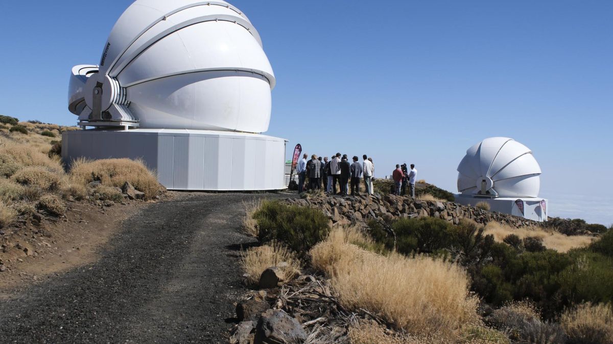 Autoridades y científicos, en la presentación del nuevo telescopio TTT en el Teide.