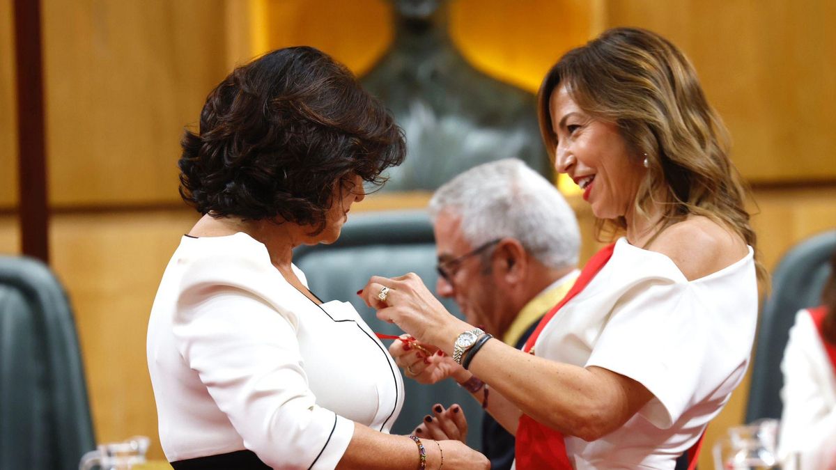 Natalia Chueca solo entregó la Medalla de Oro a Paloma de Yarza y evitó dar las distinciones de Hijos Predilectos