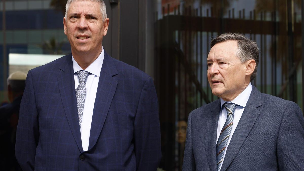 José Vicente de los Mozos, a la izquierda, y Ángel  Simón