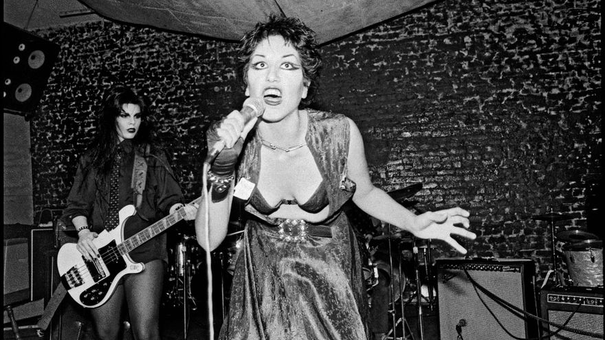 Las "tropelías" de Alice Bag, la chicana que reivindica que el punk de Los Ángeles también fue latino y queer
