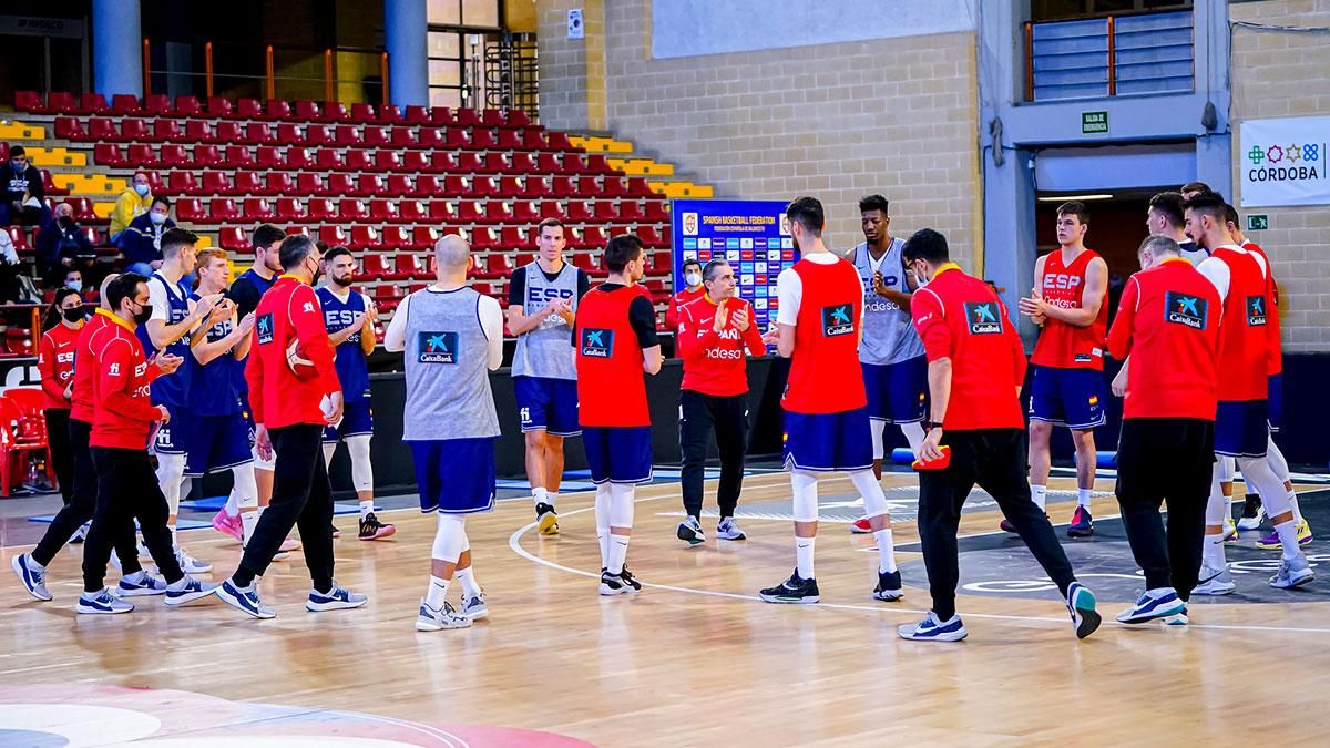 Entrenamiento de la selección española de baloncesto abierto a escolares cordobeses