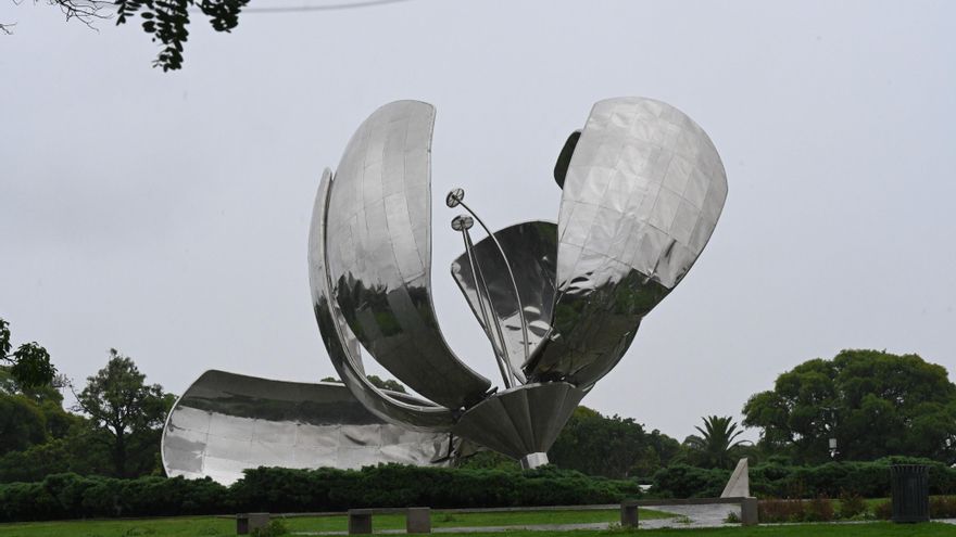 La escultura Floralis Genérica sufrió importantes daños por el temporal