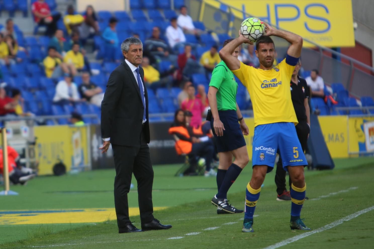 Imágenes del encuentro entre la UD Las Palmas y el Sporting de Gijón. (Alejandro Ramos).