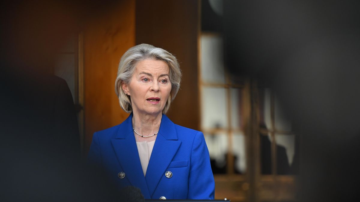La presidenta de la Comisión Europea, Ursula von der Leyen, comparece ante los medios tras su intervención en el Parlamento de Australia.