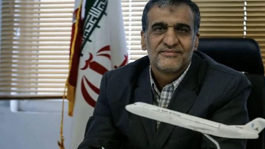 Autorizan la salida del país a 12 tripulantes del avión venezolano retenido en Ezeiza y mantienen la prohibición a siete