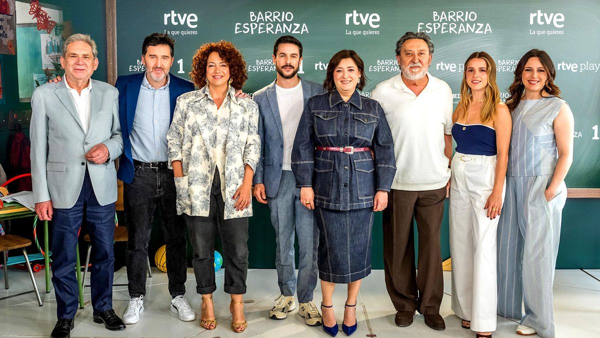 El reparto de 'Barrio Esperanza', encabezado por Mariona Terés y Alejo Sauras