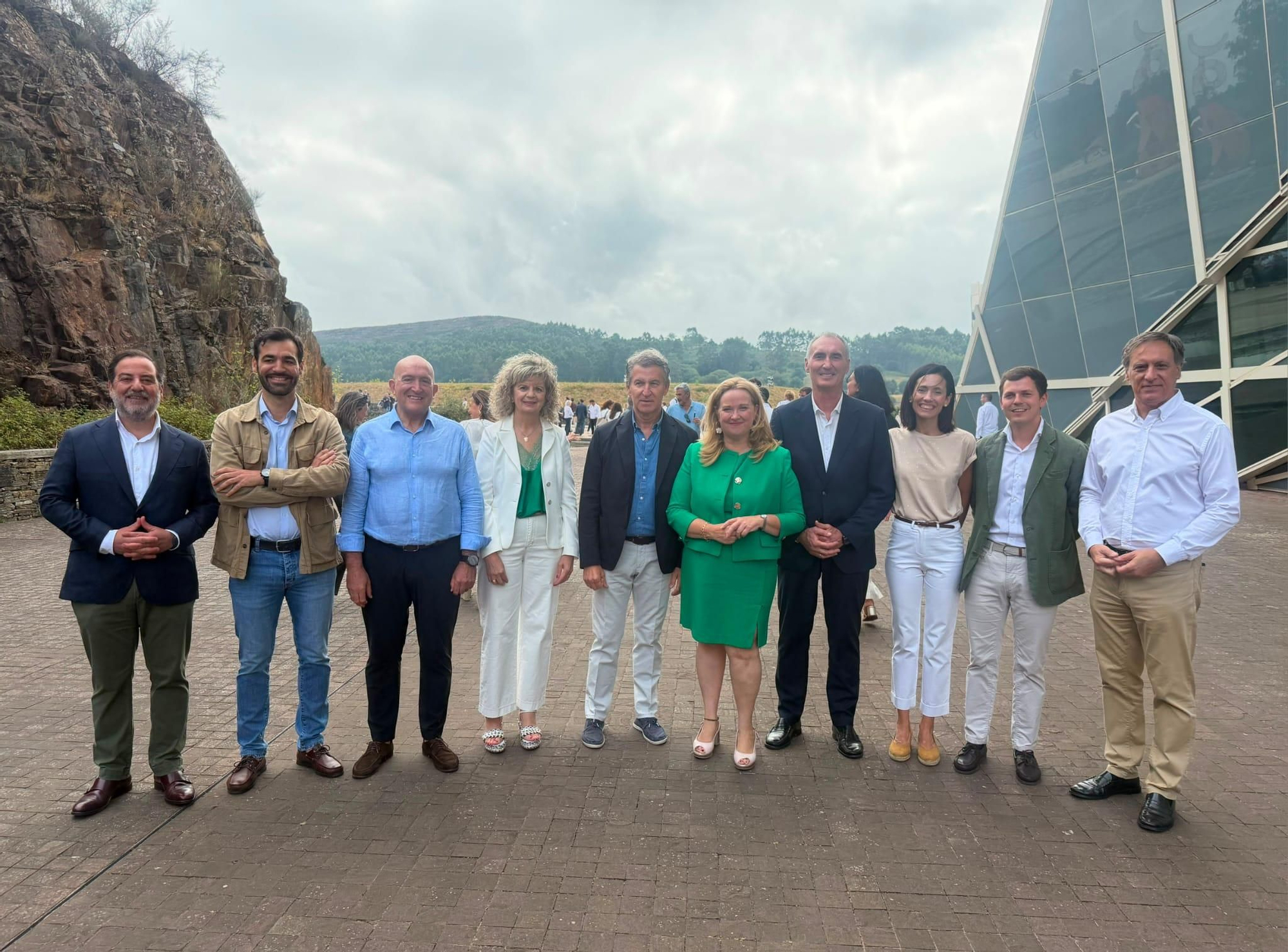 David Fernández (segundo por la izquierda) con Alberto Núñez Feijóo y el resto de candidatos del PP en las capitales de provincia de Castilla y León a las elecciones municipales de 2027 Patricia Rodríguez Calleja Cristina Ayala Santa María Víctor Torres Albillo Carlos Manuel García Carballo José Manuel Mazarías Pérez José Manuel Hernando García Jesús Julio Carnero García Elvira Velasco Morillo