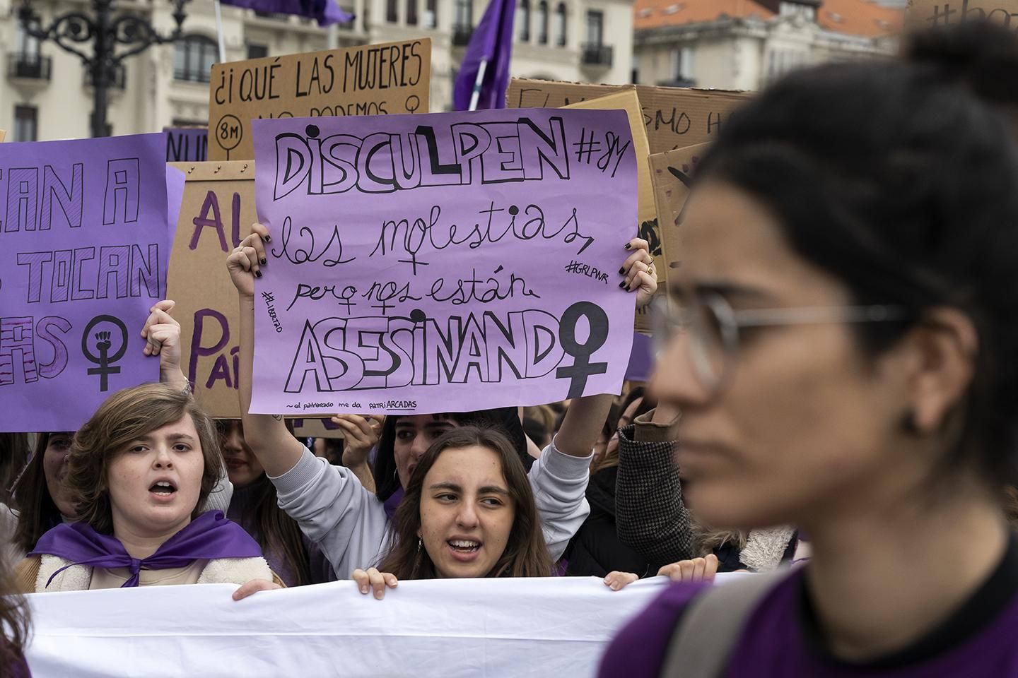 Manifestación feminista por el 8M en Santander. | JOAQUÍN GÓMEZ SASTRE