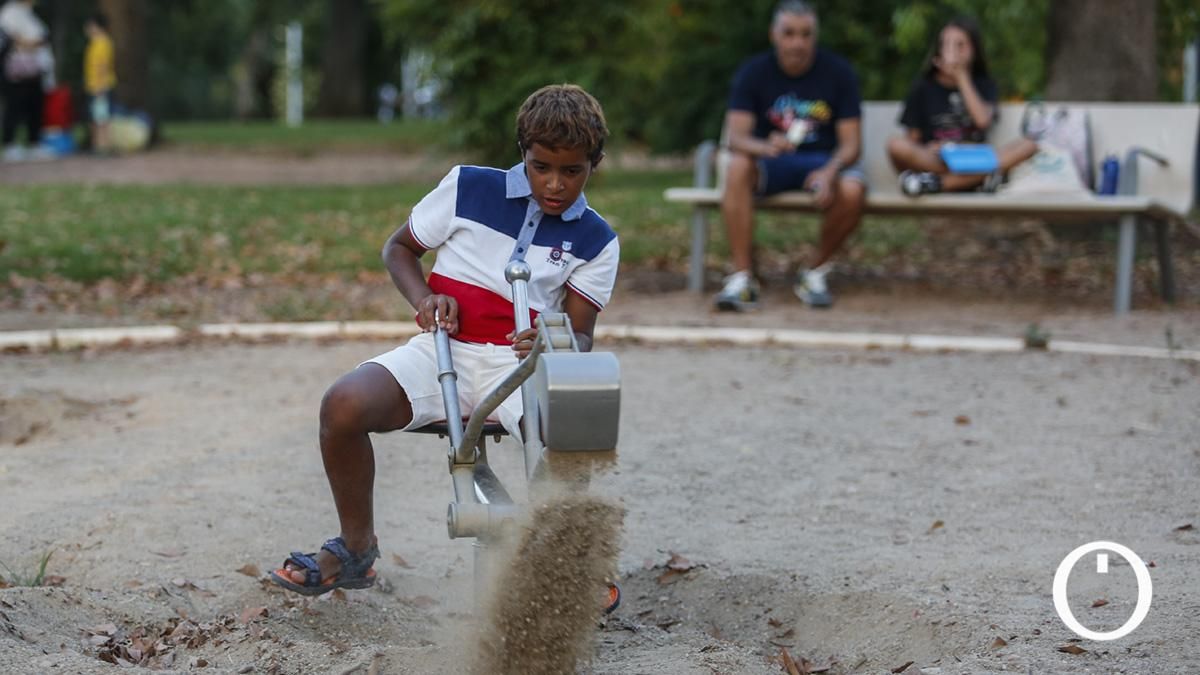 Niños saharauis del programa 'Vacaciones en paz' visitan la Ciudad de los Niños.