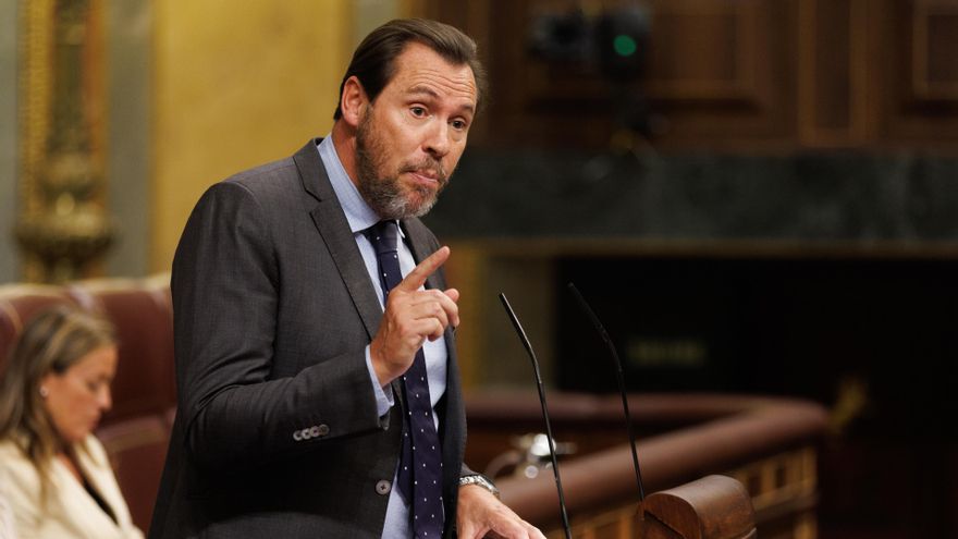 El diputado electo y secretario general del PSOE de Valladolid, Óscar Puente, interviene durante la primera sesión del debate de investidura del líder del PP, en el Congreso de los Diputados