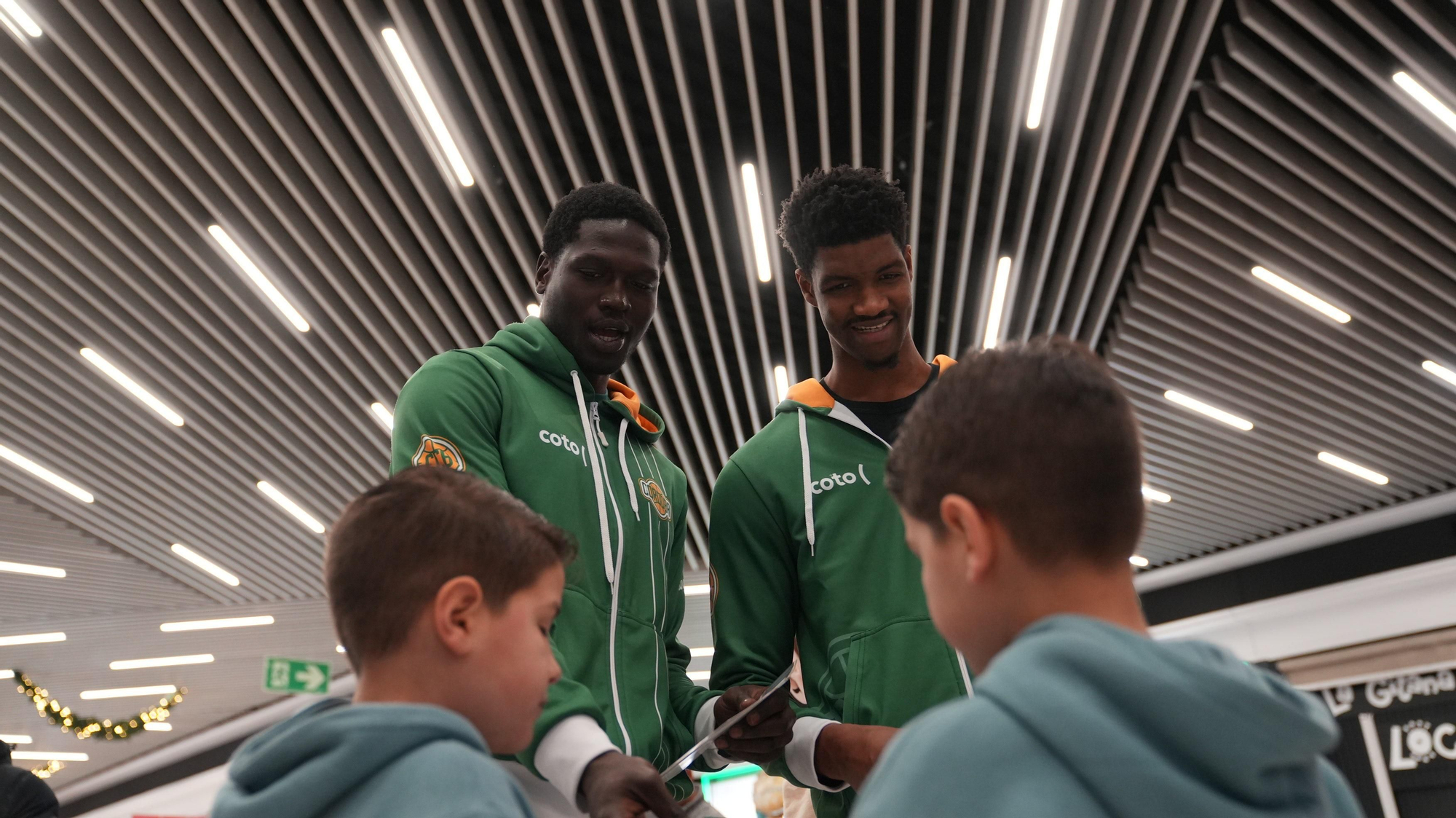 Firma de autógrafos del Coto Córdoba CB.