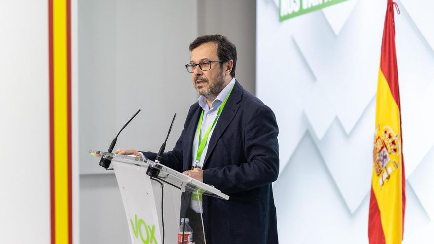 El portavoz de VOX, José Antonio Fúster, comparece durante el seguimiento de la jornada electoral de elecciones europeas, en la sede de VOX, a 9 de junio de 2024, en Madrid (España).
