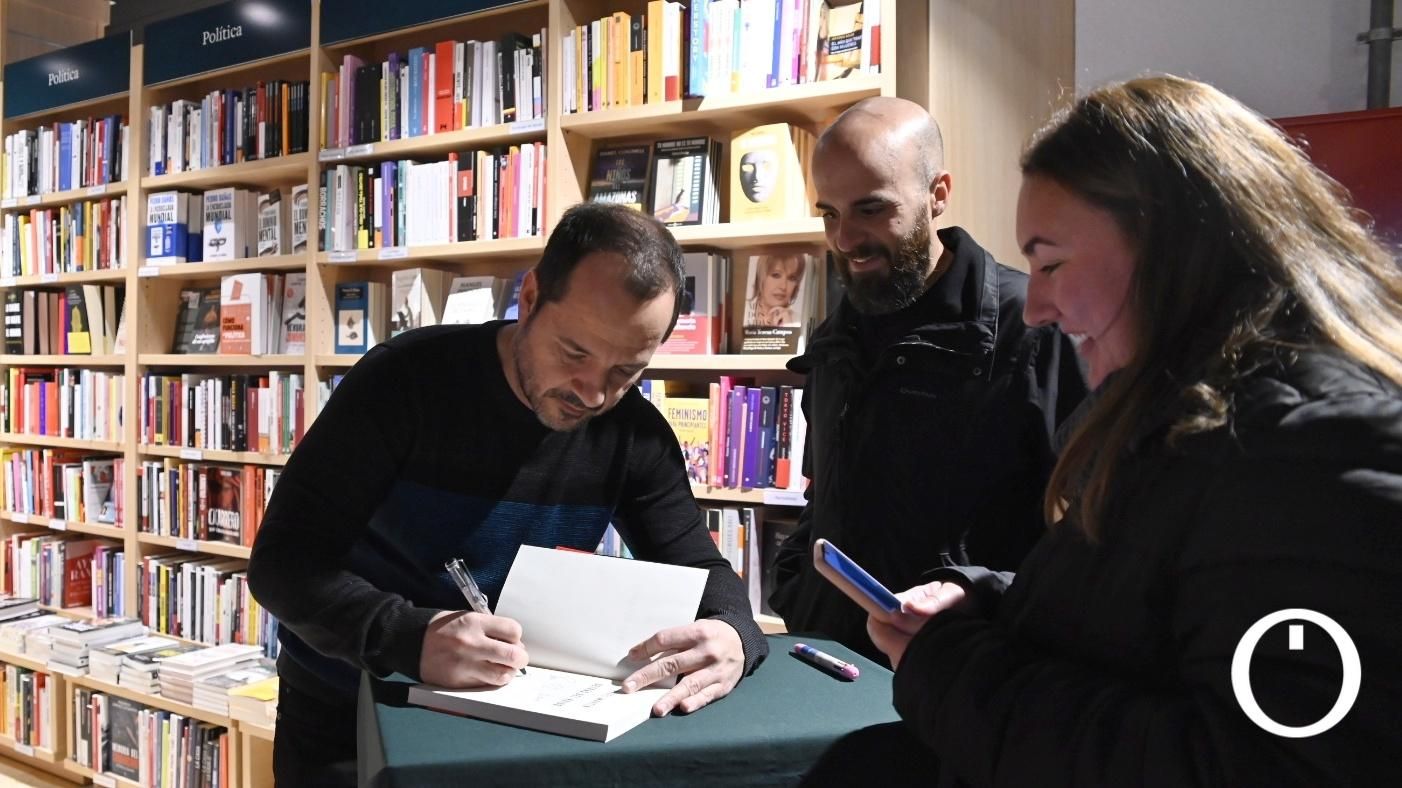 Firma de libros de Ángel Martín en Córdoba