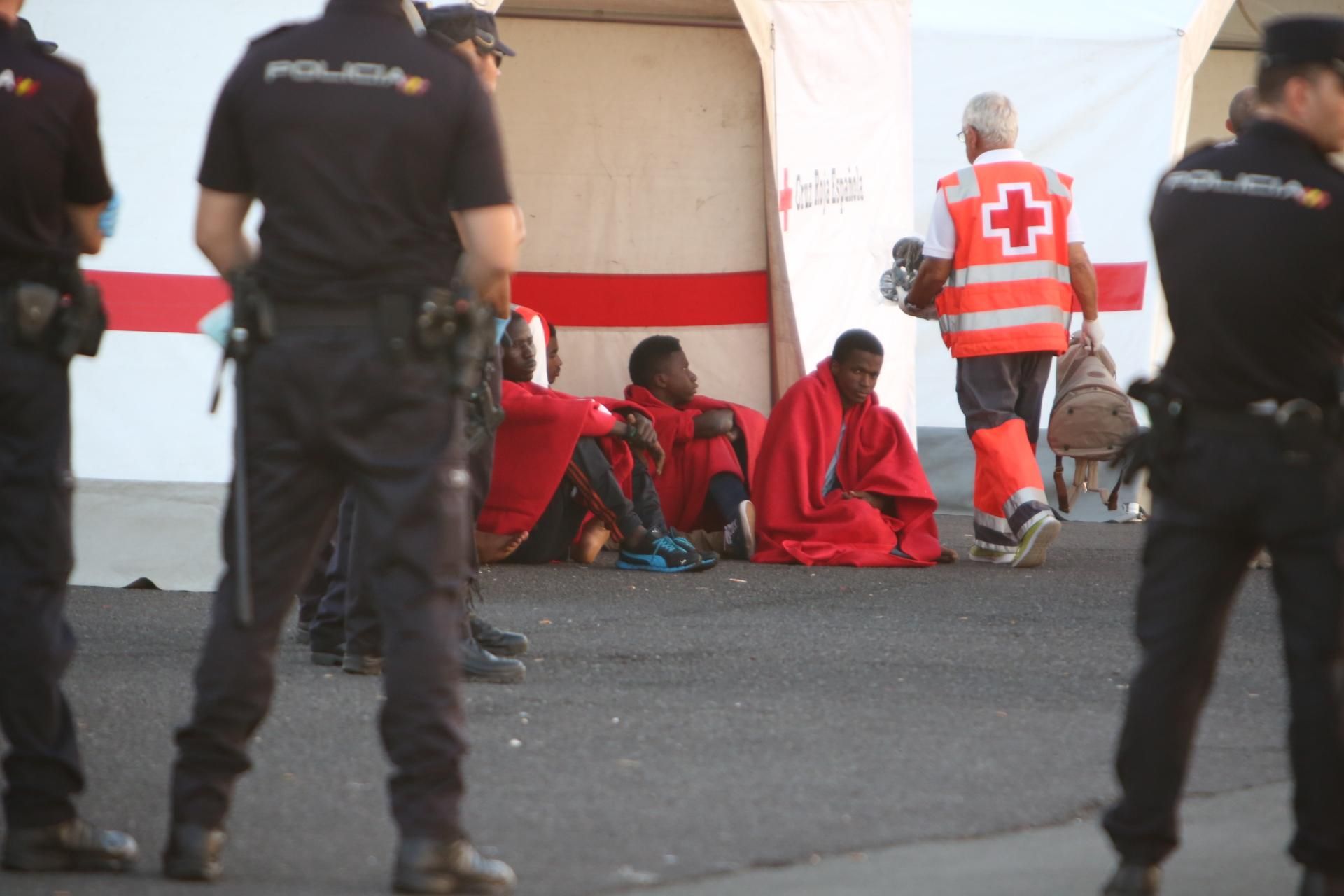 Desembarca en Gran Canaria un cayuco con 59 personas (ALEJANDRO RAMOS)