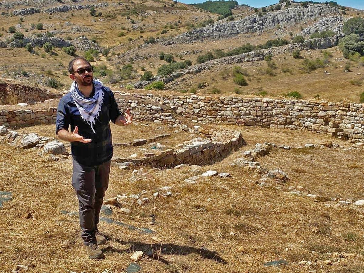 Eduardo González Gómez de Agüero en el yacimiento.