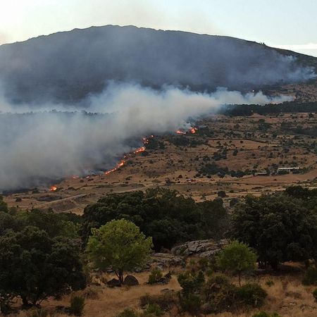 El incendio de Robledo de Chavela visto desde Zarzalejo.