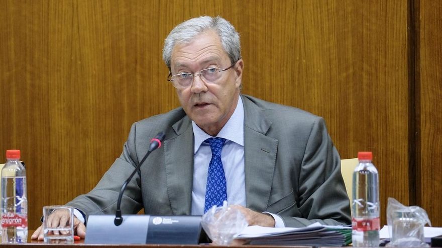 Velasco defiende los efectos "a corto plazo" del decreto de simplificación para comercio afectado