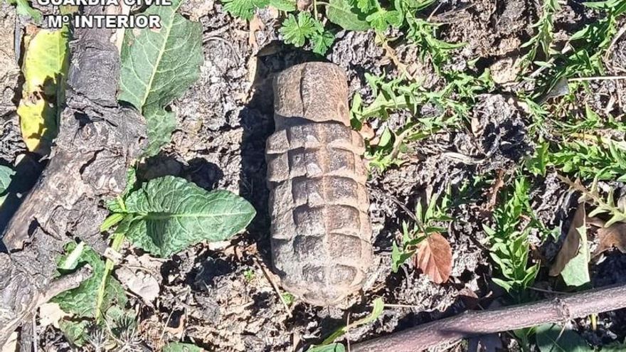 La Guardia Civil desactiva una granada de mano de la Guerra Civil que encontró un ganadero en Guadalajara
