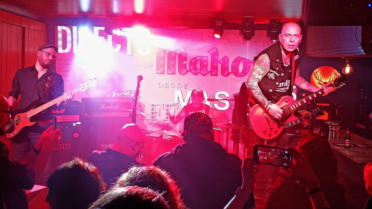 El grupo leonés de punk rock Turbina, surgido de miembros de Ultrapús y Mezcal.