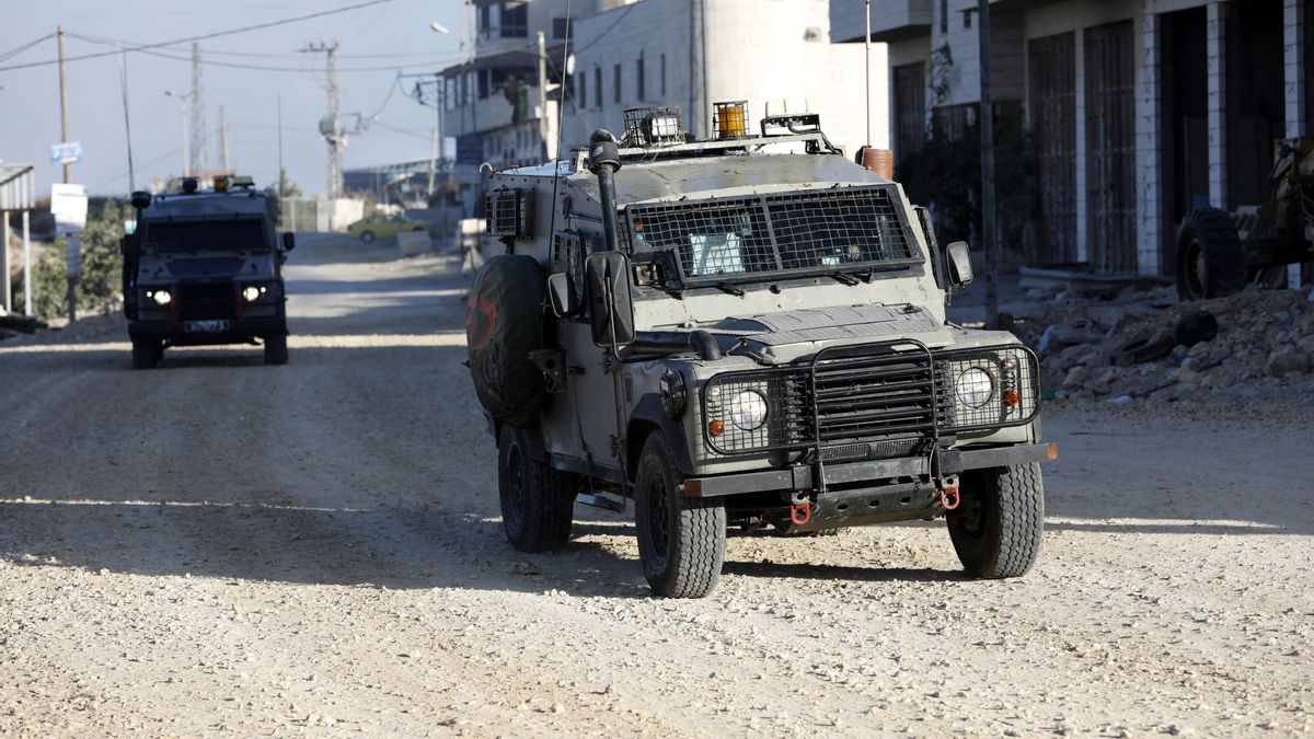 Desde ayer por la noche y hasta la madrugada de hoy el Ejército israelí registro 12 lanzamientos de cohetes desde Gaza, a los que respondió con tres bombardeos de represalia sobre objetivos de Hamás, en lo que representa la noche más violenta en la frontera en más de seis meses. EFE/EPA/ABED AL HASHLAMOUN/Archivo