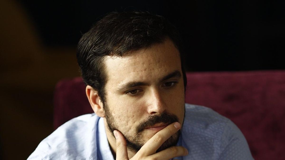 Garzón rechaza la invitación de Iglesias  y dice que viaja "ligero, con una mochila llena de la historia de IU"
