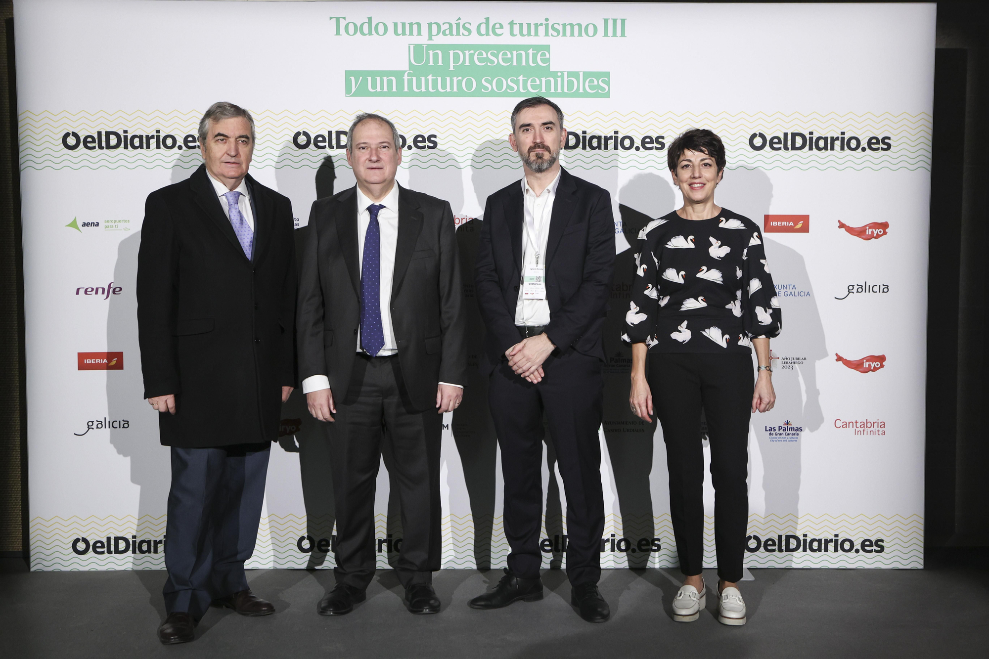 Sigfrido Herráez, decano del Colegio Oficial de Arquitectos de Madrid; Jordi Hereu, ministro de Industria y Turismo del Gobierno de España; Ignacio Escolar, director de elDiario.es; Rosalia Lloret, CEO de elDiario.es