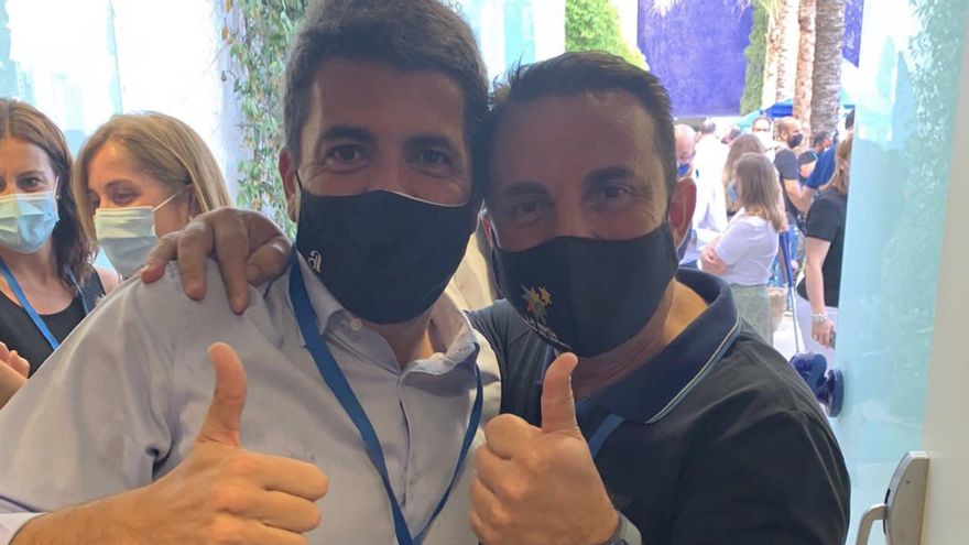 El president de la Diputació d'Alacant, Carlos Mazón, junt amb l'alcalde de La Nucia, Bernabé Cano.