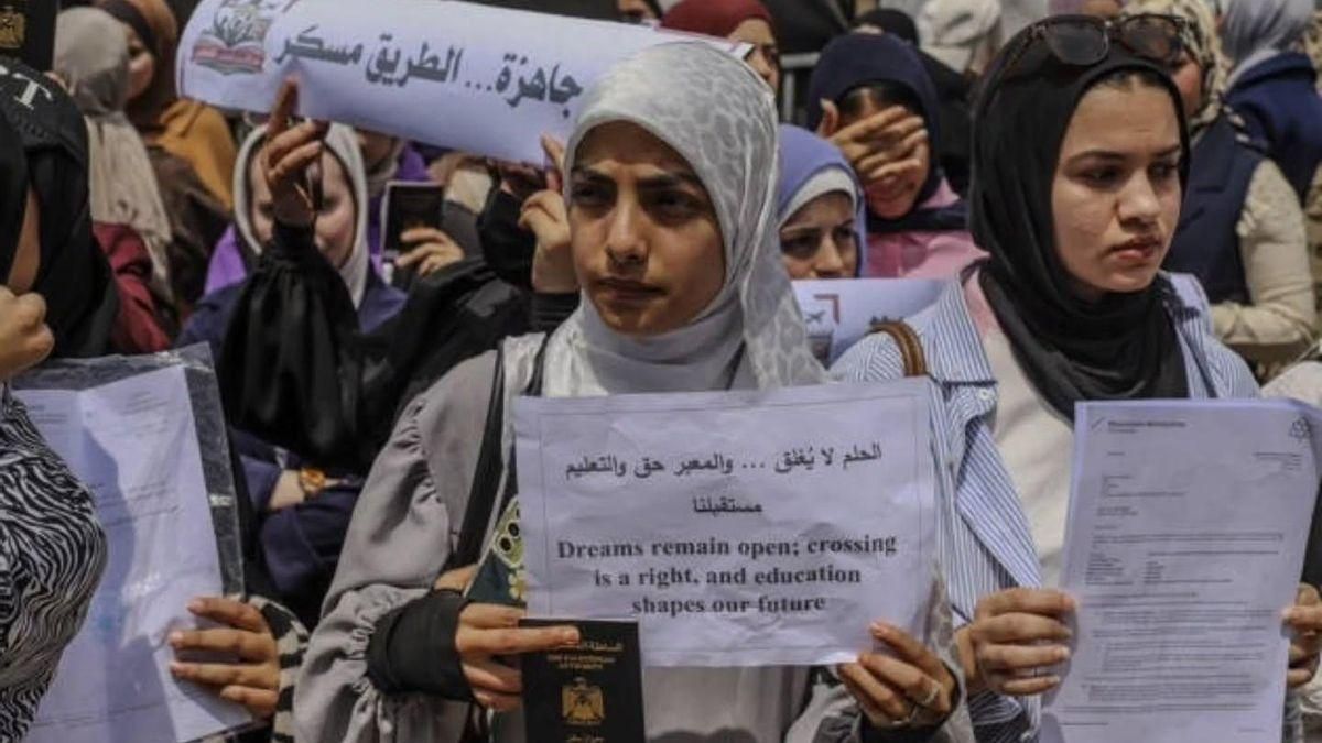 Imagen del movimiento "Between dreams and crossing" de estudiantes gazatíes que reclaman poder salir de Gaza para estudiar. Instagram.