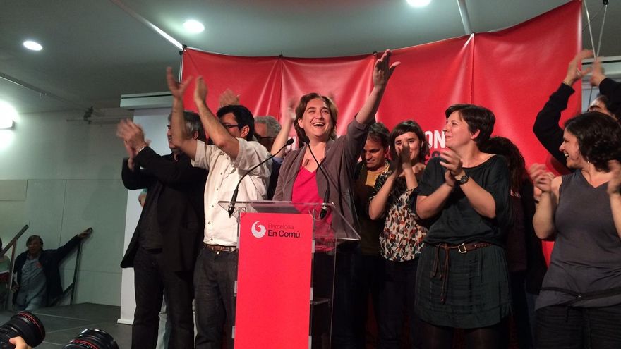 Archivo - La exalcaldesa de Barcelona, Ada Colau, celebrando la victoria en las elecciones municipales de 2015
