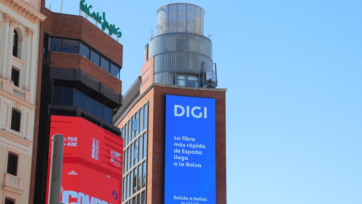 Digi en una pantalla publicitaria de Callao en Madrid